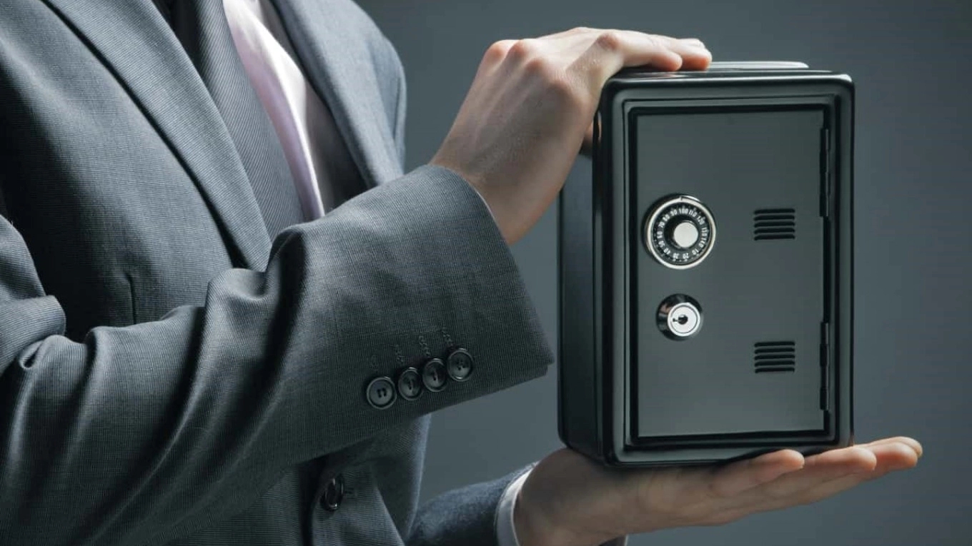 The solution to save the broken safe key