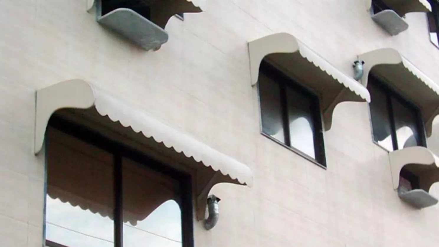 Window canopy and its use
