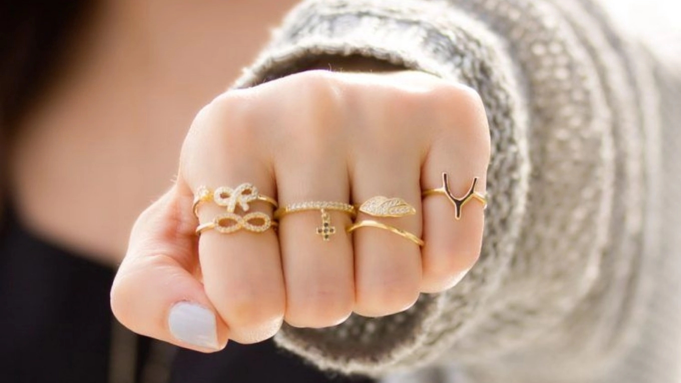 Accessories and rhinestones of Lotus Gallery in Rasht