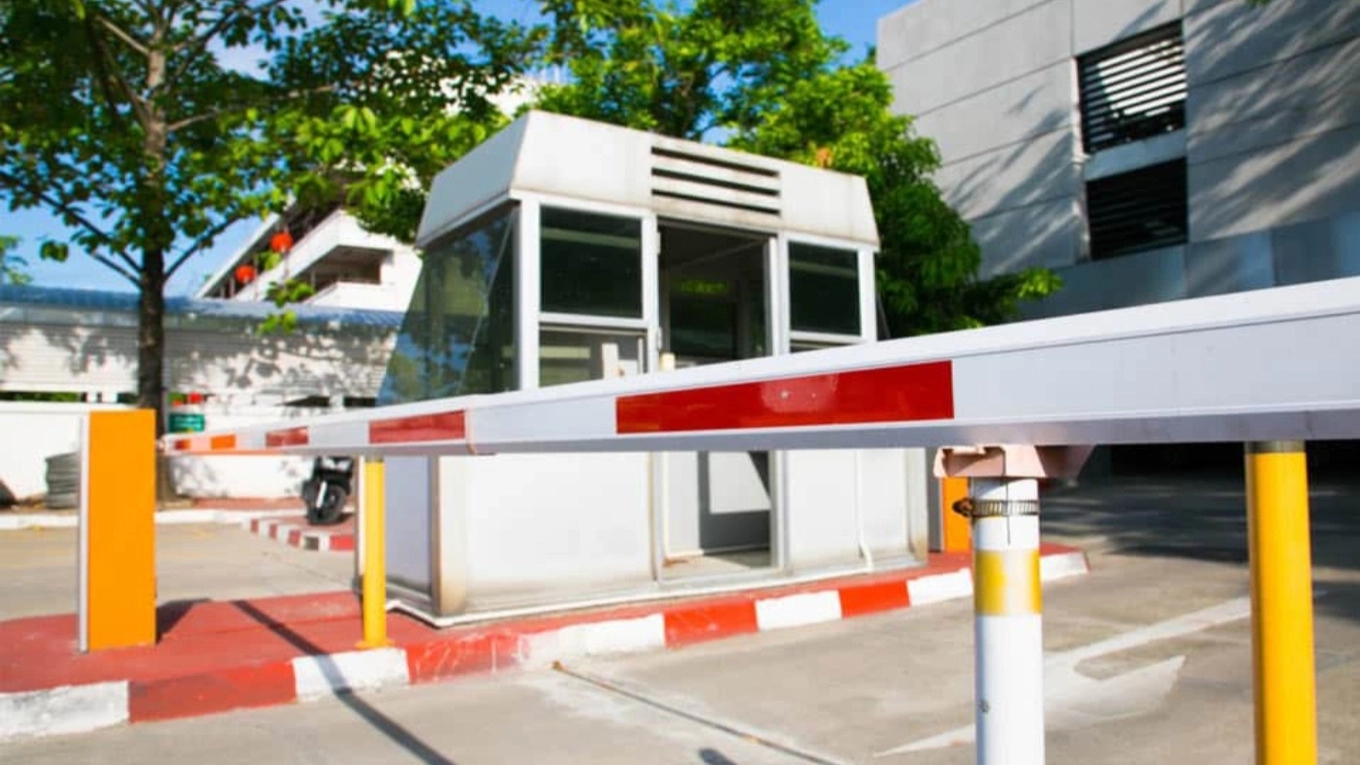 Automatic barrier