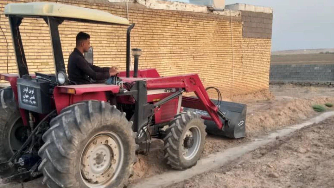 Tractor shovel