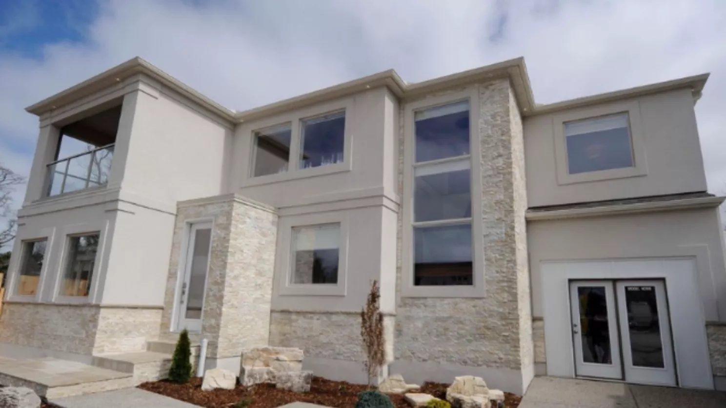 What kind of stone is suitable for the facade of the building?