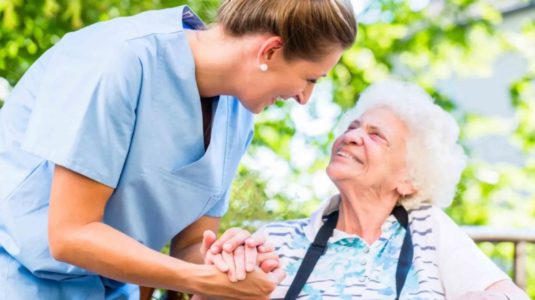 4 golden tips for hiring a suitable elderly nurse