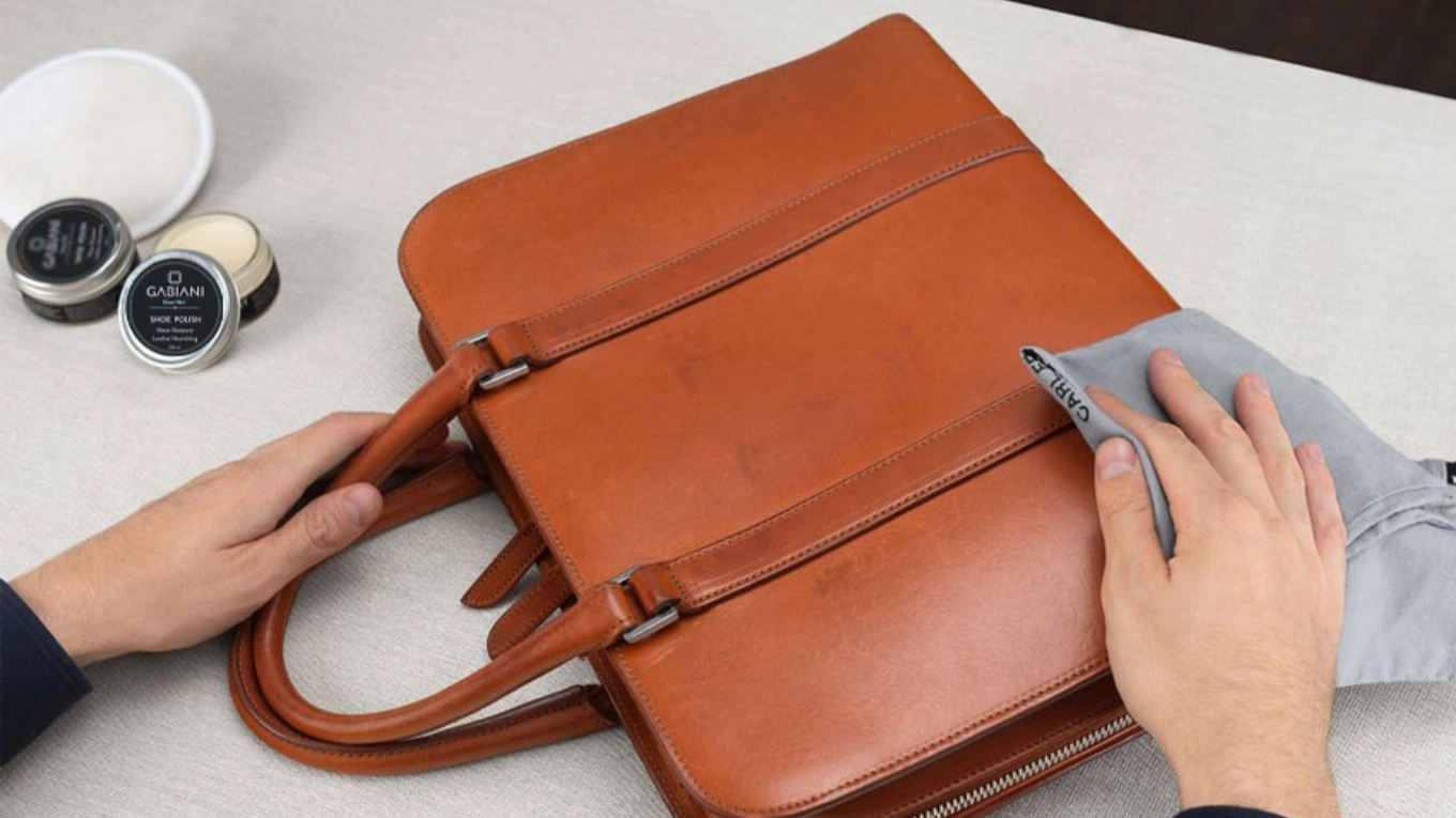How to maintain a leather bag