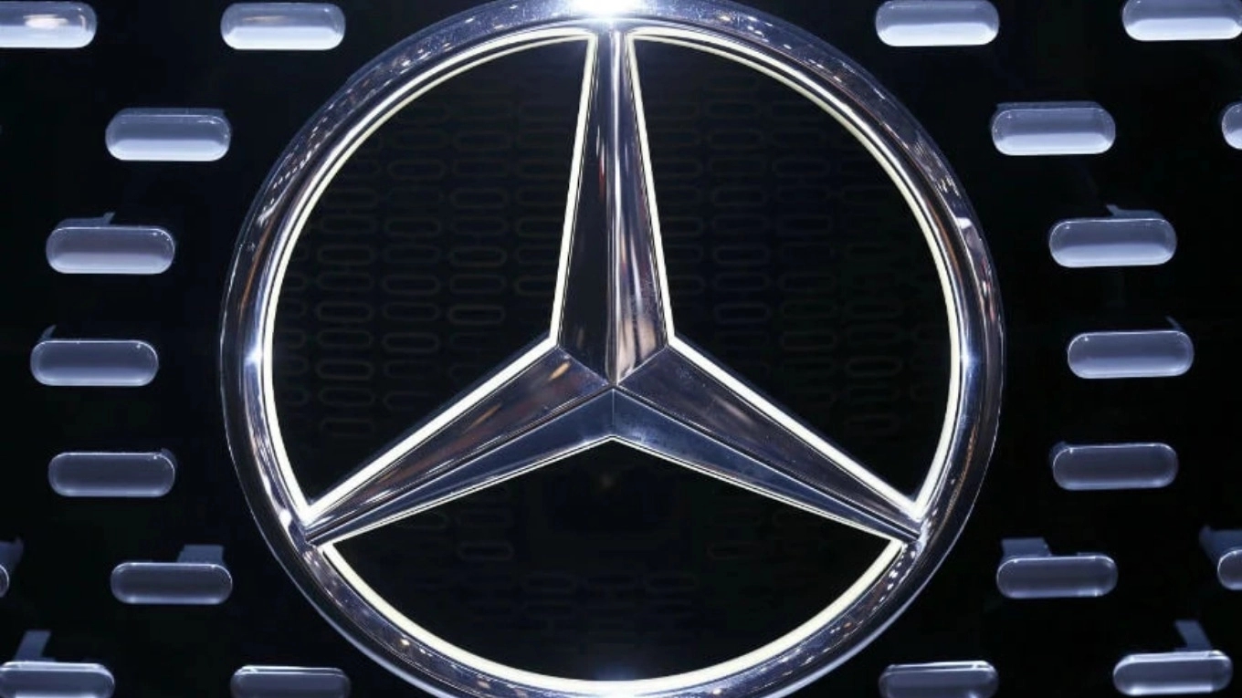 All kinds of Benz stock spare parts