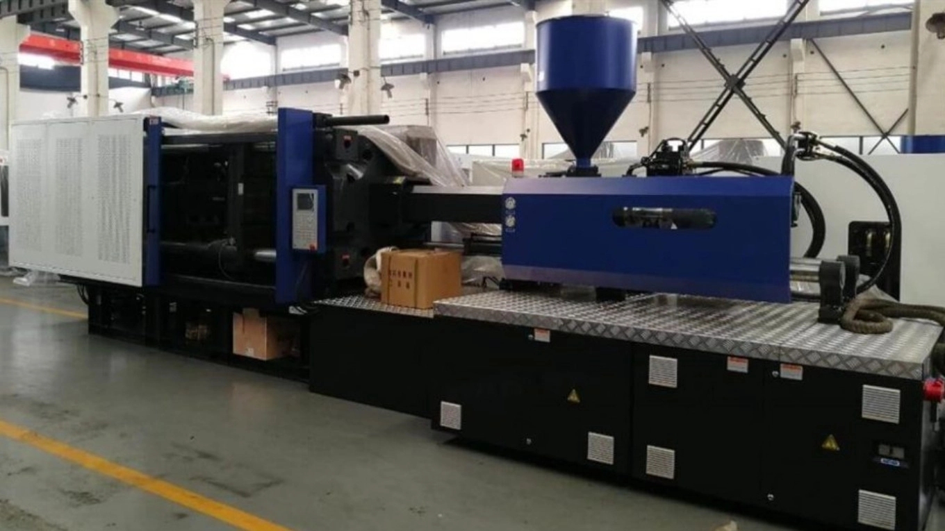 Plastic injection machine