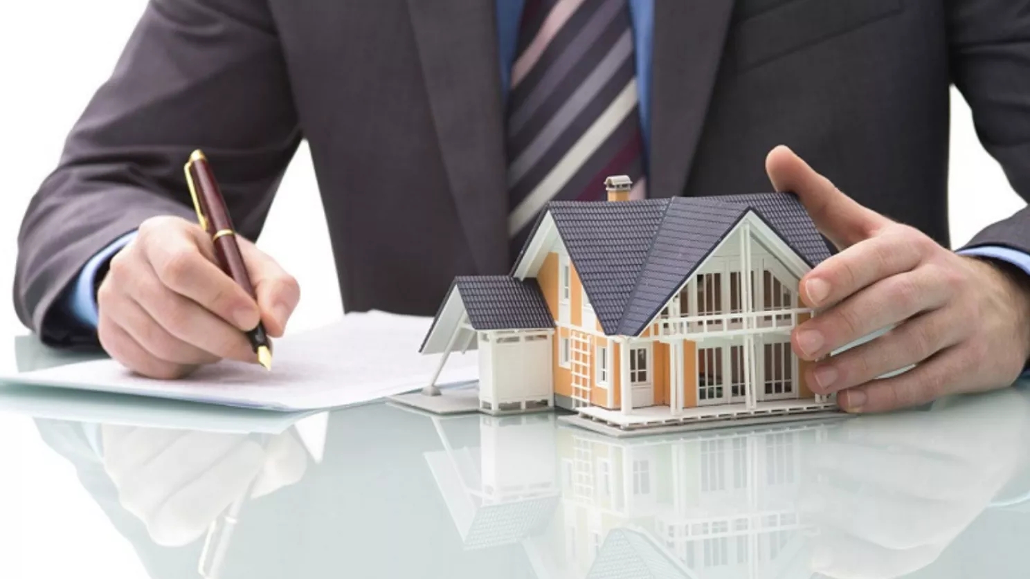 Features that a professional real estate agent should have