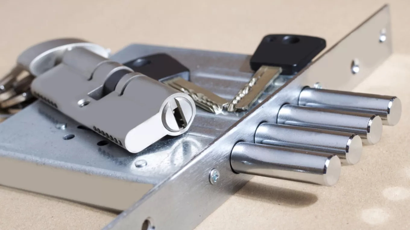 Building door lock cylinder and its types
