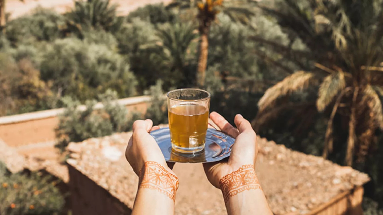 Henna, a souvenir that will be remembered on your hands