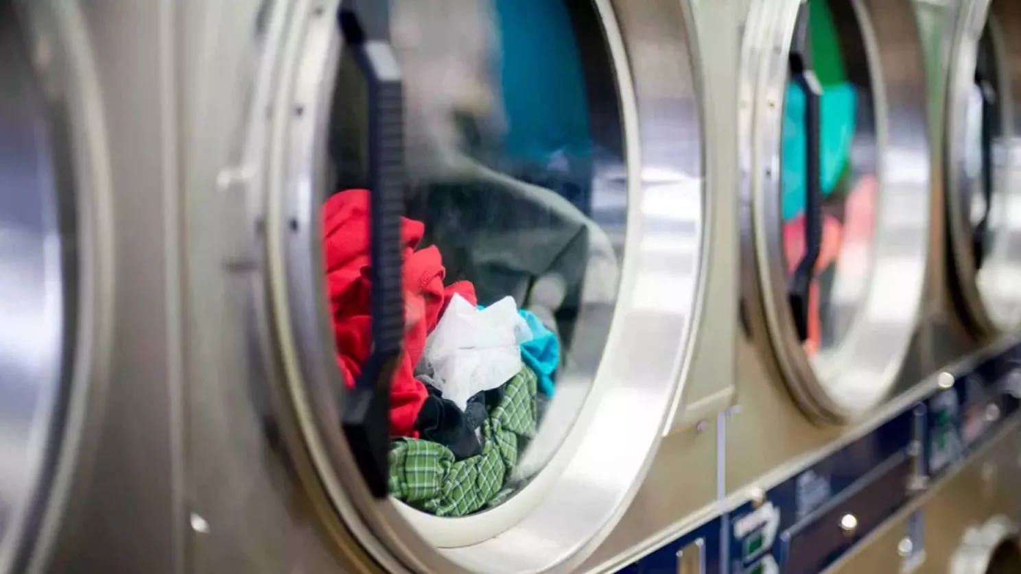 Dry cleaning and its difference with ironing