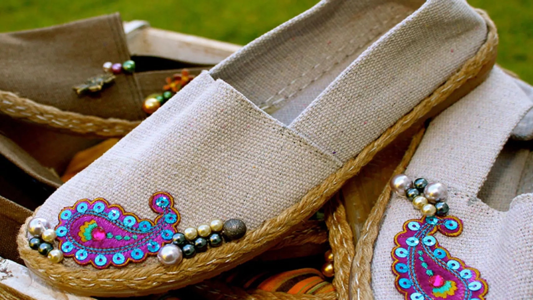 Types of traditional Iranian shoes