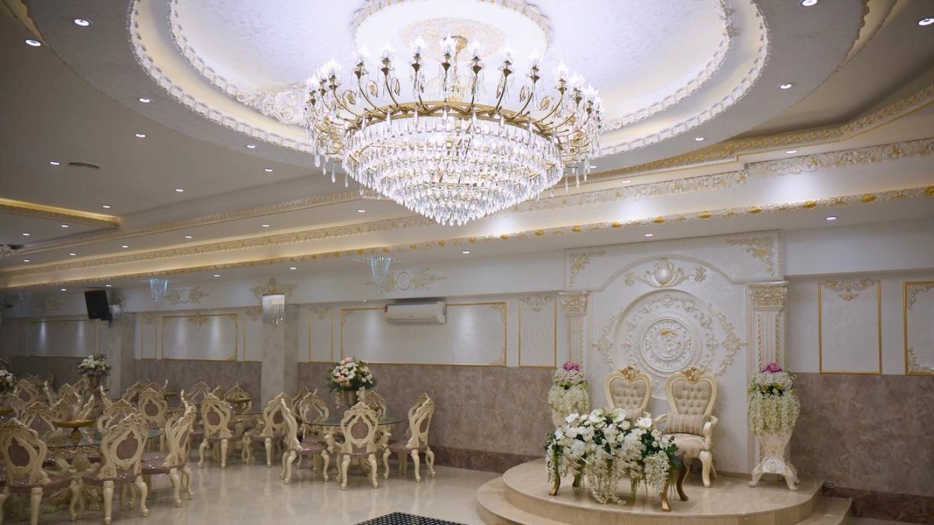 Qizil Alma restaurant hall in Tabriz