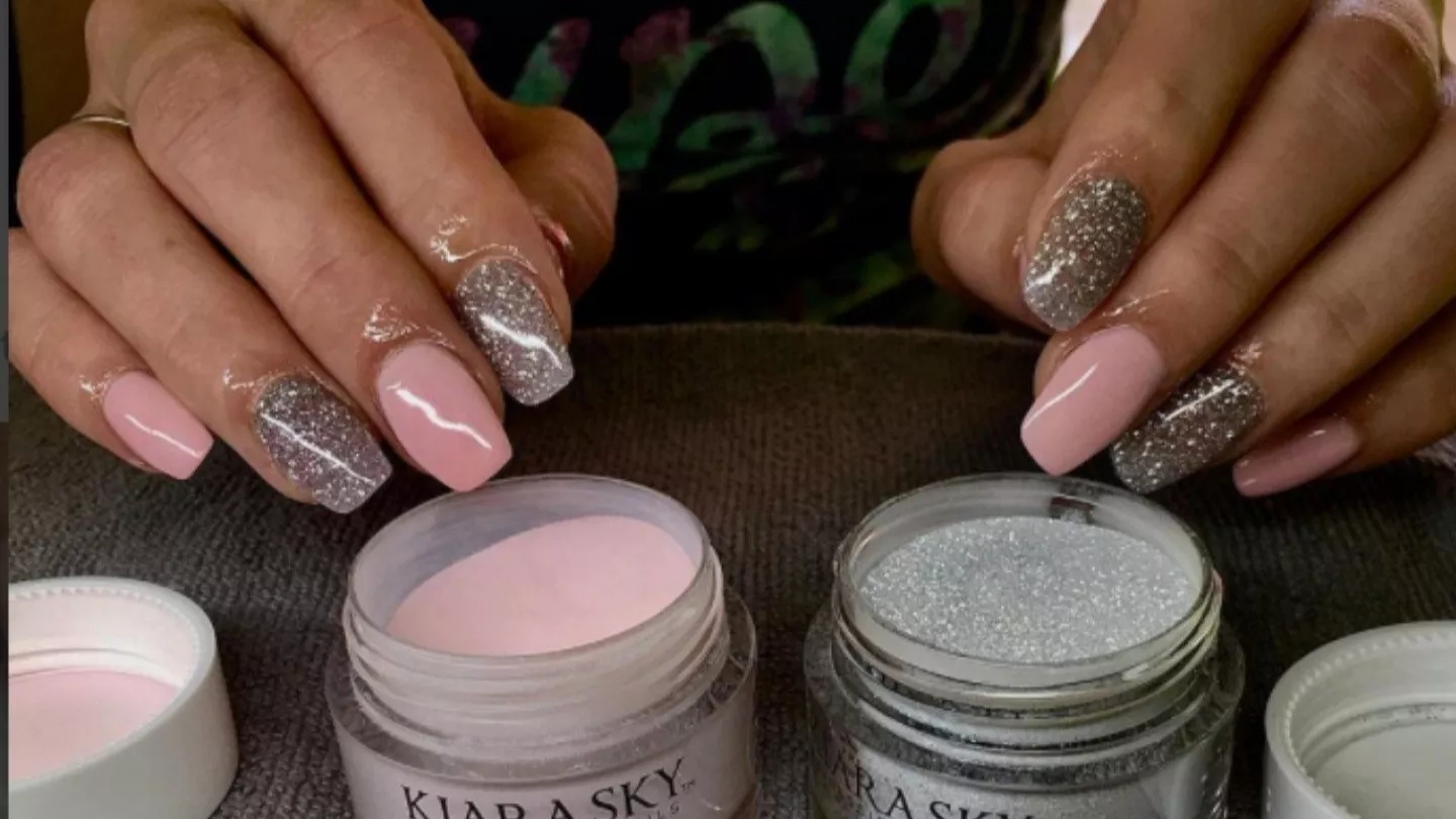 What is the difference between gel implantation and powder implantation?