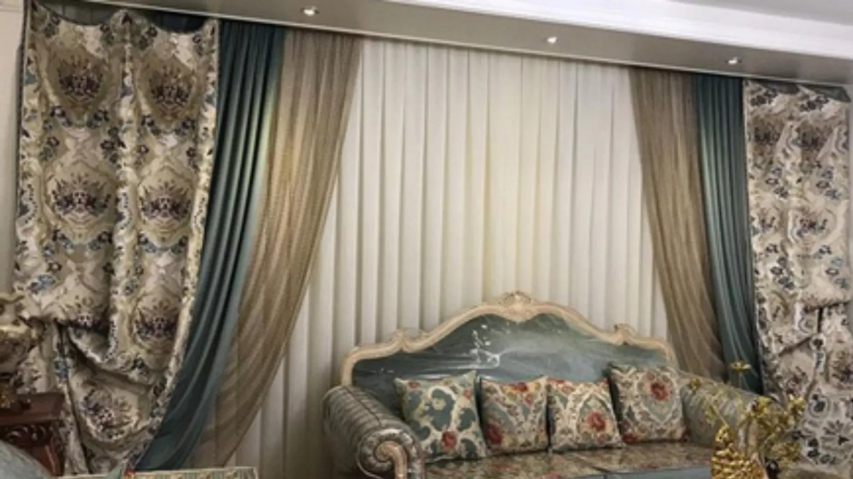 Review of ten models of the best-selling reception curtains