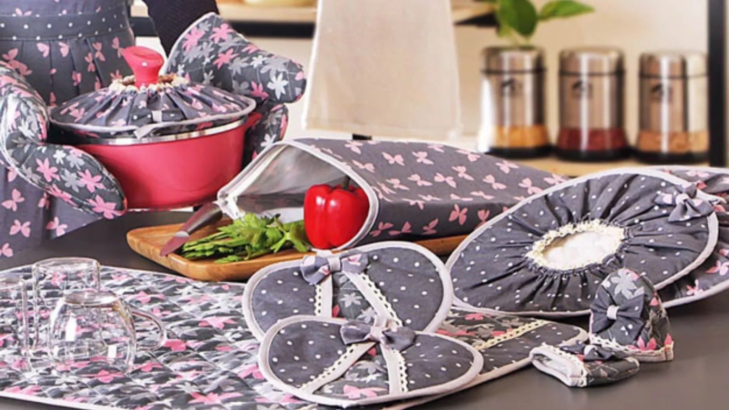 سرویس پارچه ای آشپزخانه شامل چه چیزهایی می‌شود؟