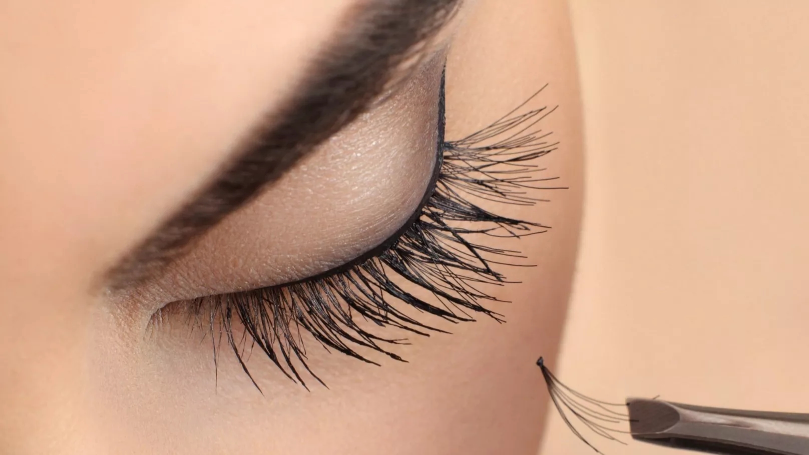 Types of eyelash extensions