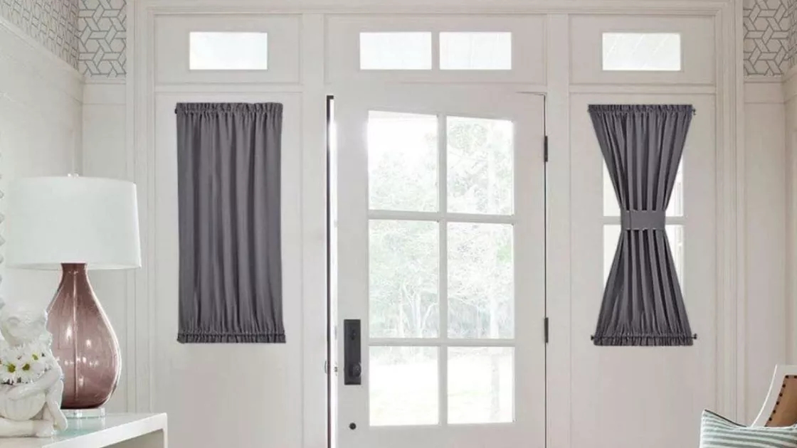 Different models of curtain behind the door