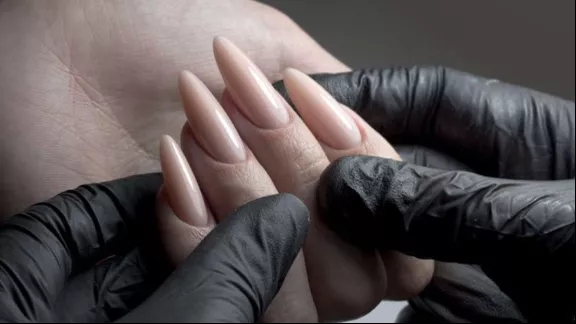 Step-by-step steps of nail planting