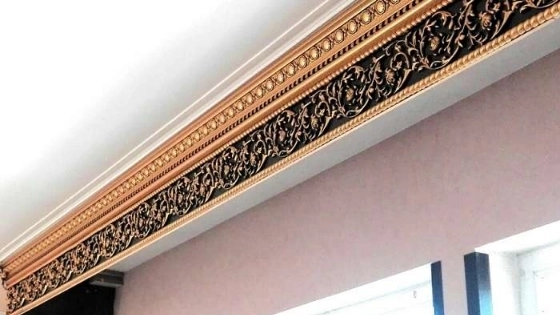 کتیبه پرده چیست و چه تأثیری در زیباسازی محیط دارد؟
