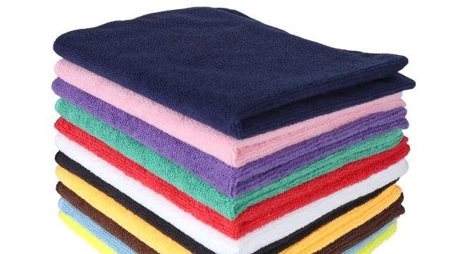 What are the benefits of buying cleaning cloth online for the buyer?