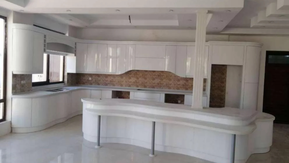 Curved cabinet