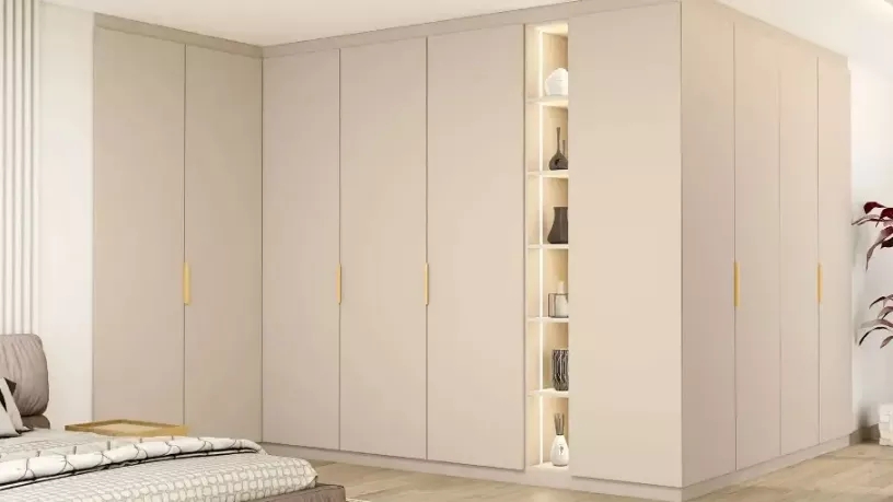 How are the types of bedroom closets used?