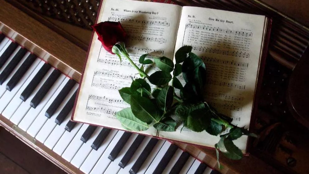 piano keyboard