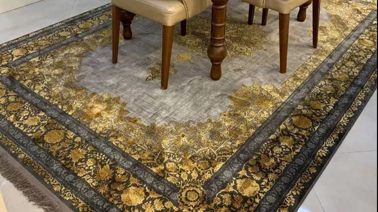 What are the differences between classic and modern carpets?