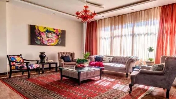 What are the reasons for the difference in the price of handmade carpets?