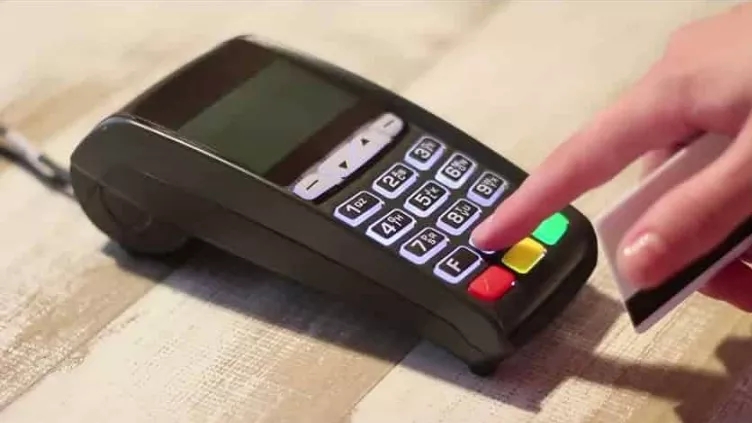 Teaching how to use a POS card reader