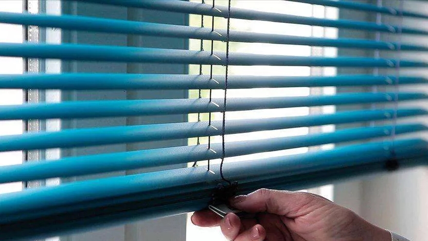 Voluminous shutter curtain