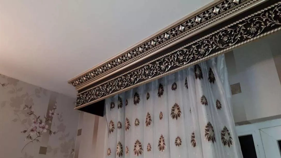 The effect of curtain frames on decoration design