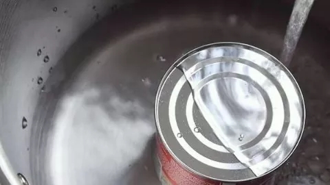 ما هو سبب غلي الأطعمة المعلبة قبل تناولها؟
