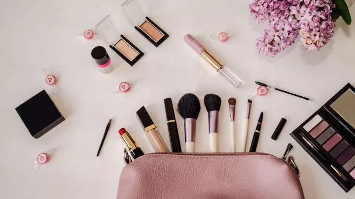 What are the signs of spoiled cosmetics?