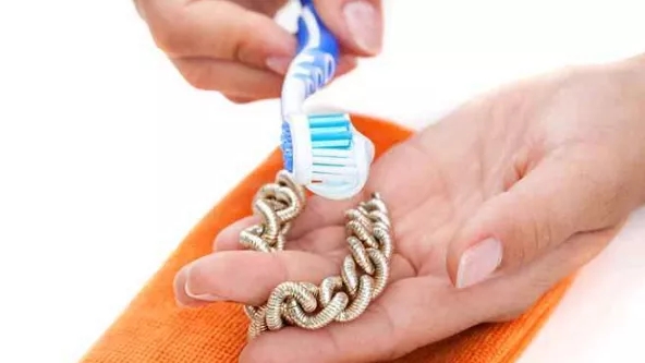 ترفند تمیز کردن بدلیجات