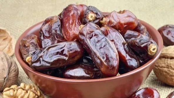 Different steps in date production line