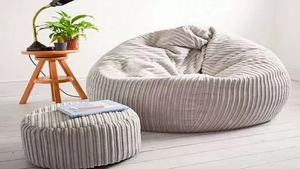Differences and similarities between pouf and ottoman chair