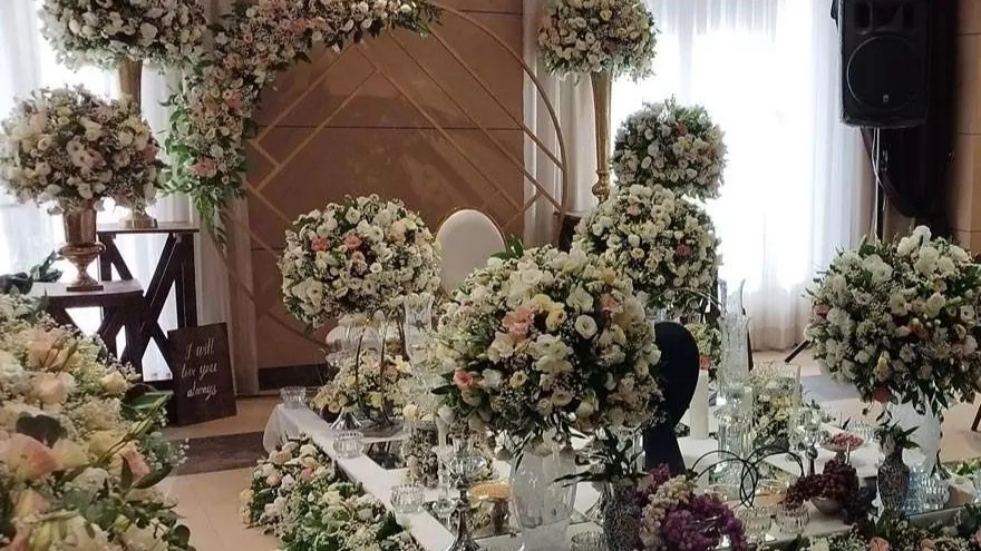 Important points of arranging flowers for the wedding table