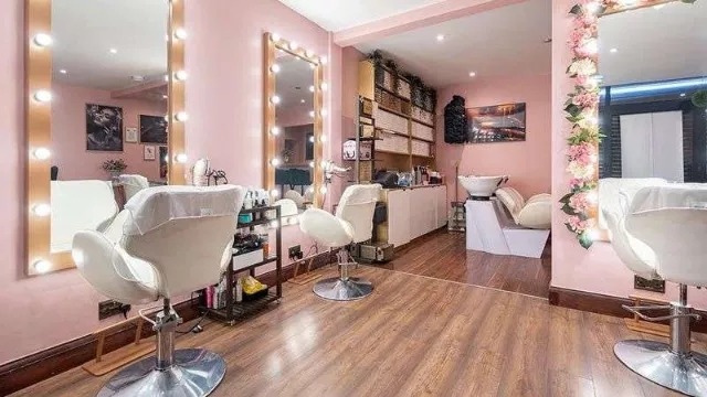 Important and effective factors in the design of women's beauty salons