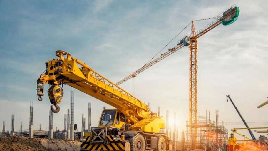 Types of tower cranes and their uses