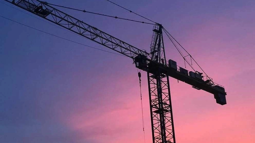 What is a tower crane?