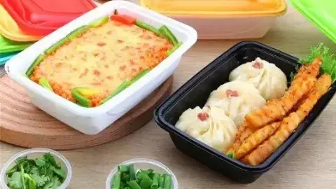 Plastic containers suitable for hot foods