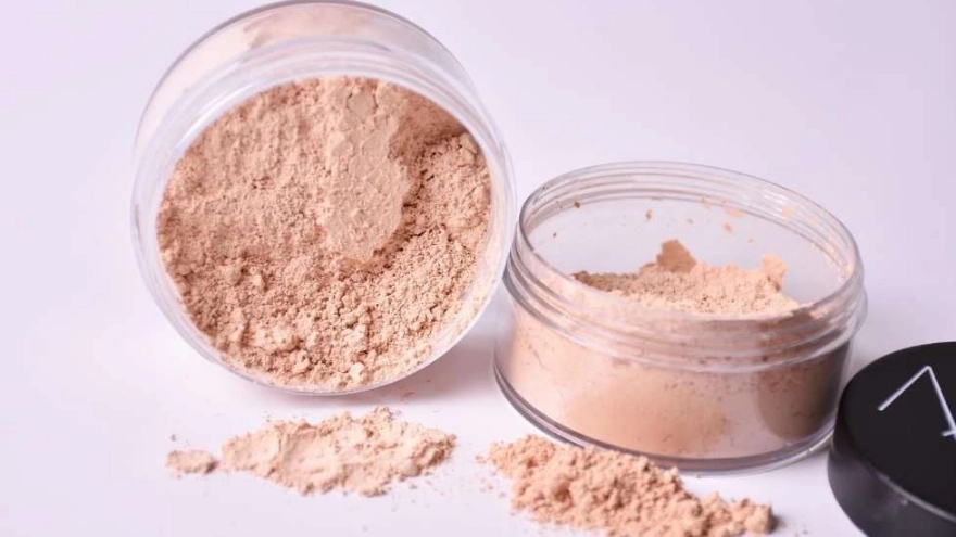 What is the difference between baking powder and fix powder?