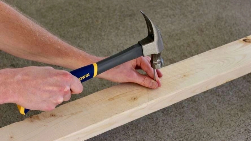 Safety tips for working with hammers