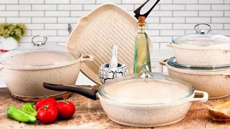 The difference between granite and ceramic pots