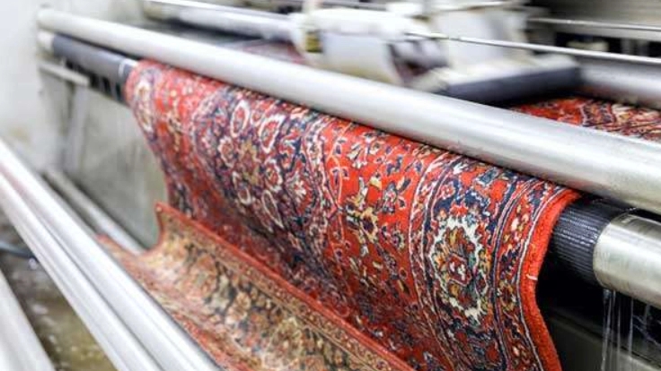 Carpet cleaning machines