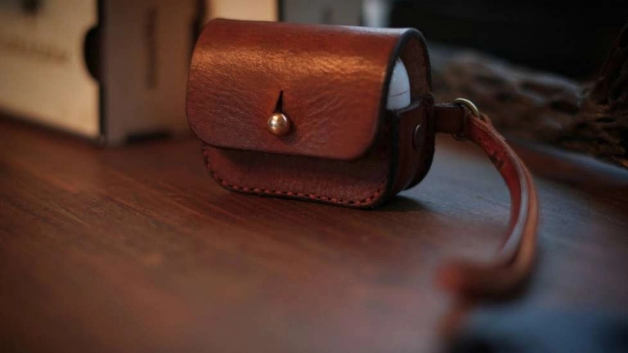 All kinds of leather bags