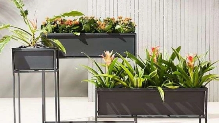 Is a plastic or metal pot better?