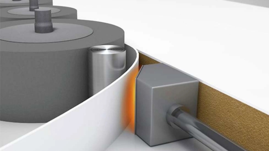 What is the sticky edge device and what is its use?