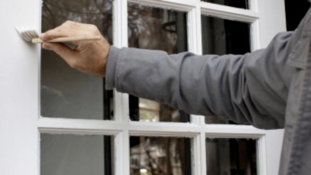How to paint old metal doors and windows?